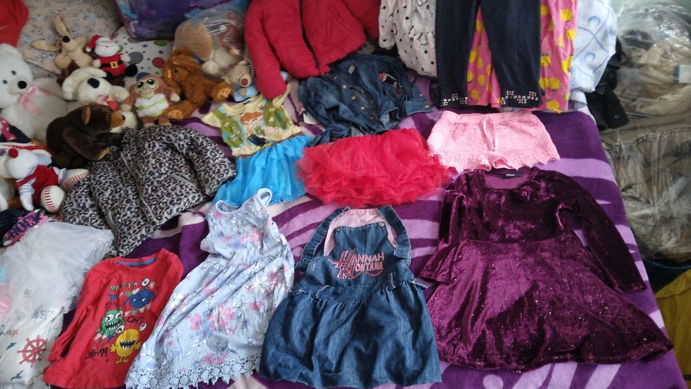 Vând hăinuțe și jucarii pentru copiii ieftin