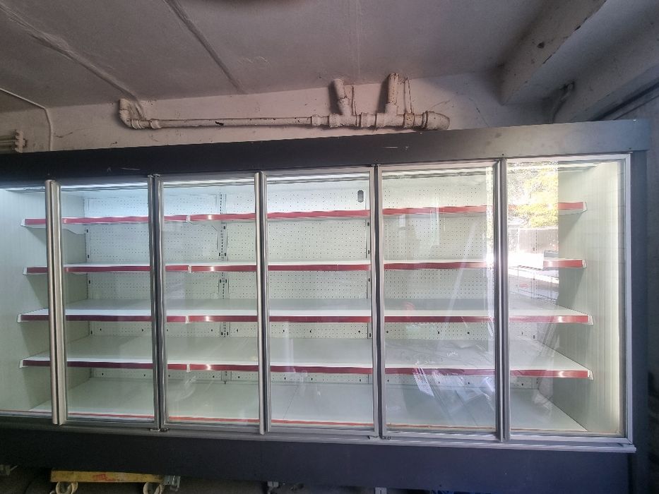 Vitrina pentru bauturi completa