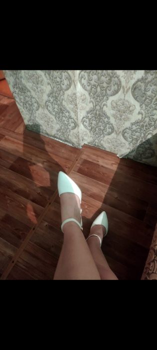 Платье белое нарядное  10000