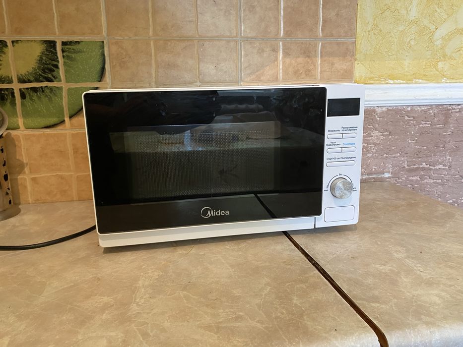 Продам микроволновку Midea