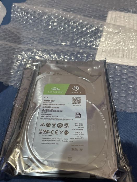 Vând HDD 4 TB sigilat nou.