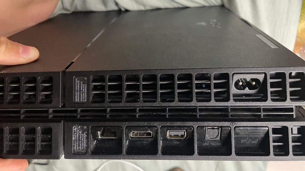 PS 4 plus un joystick