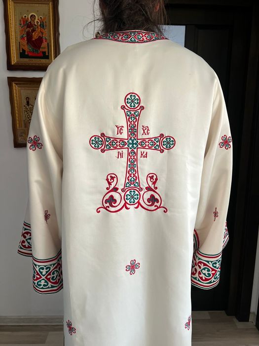 Vesmant brodat bisericesc de Diacon cu motive brancovenesti