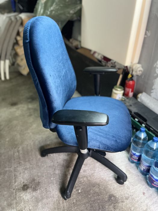 Scaun directorial albastru