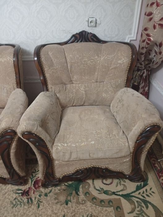 Сотилади 500000 диван кресло