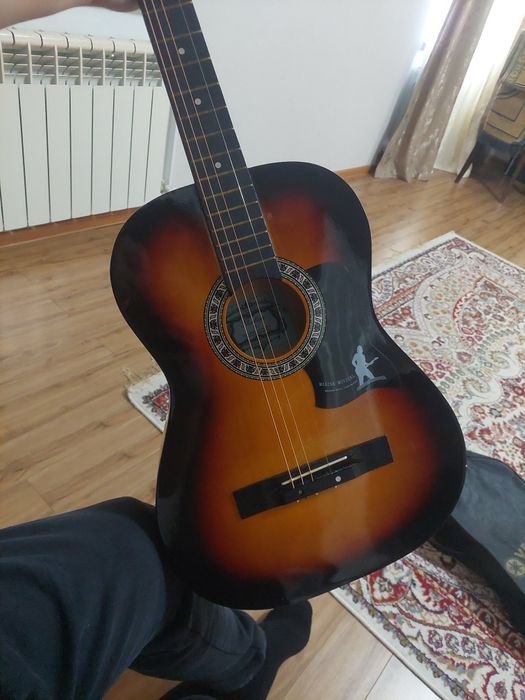 Акустическая гитара