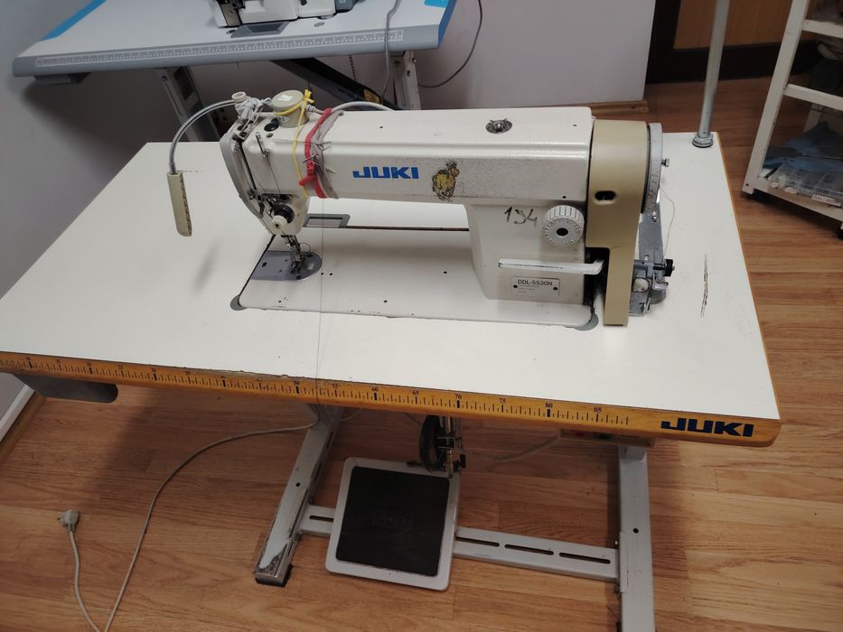 Mașina de cusut Juki