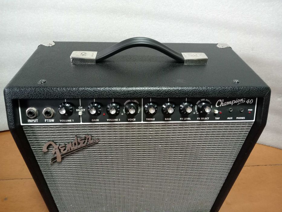 Комбоусилитель Fender Champion 40