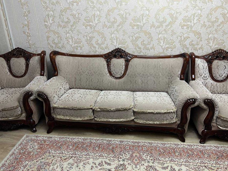 Продам диван с креслами