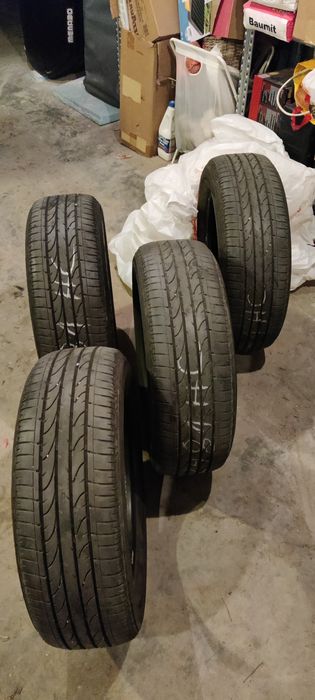 Продавам гуми BRIDGESTONE Dueller H/P sport 215 60 17
215/60