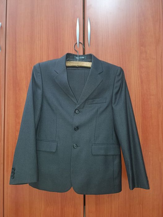 Продаётся костюм-двойка.