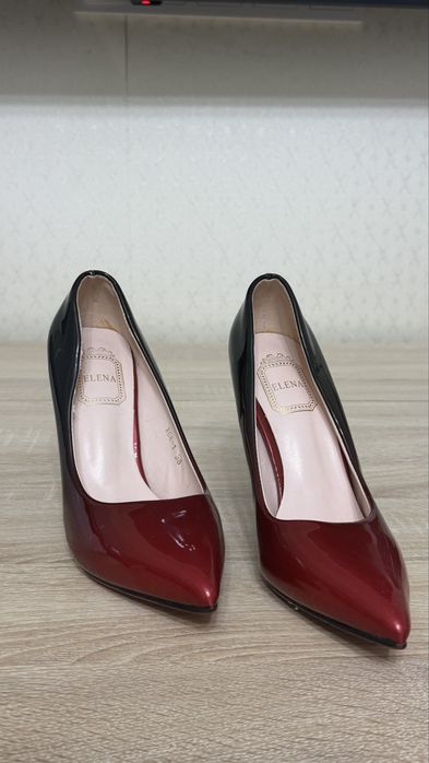 Продаю женские туфли