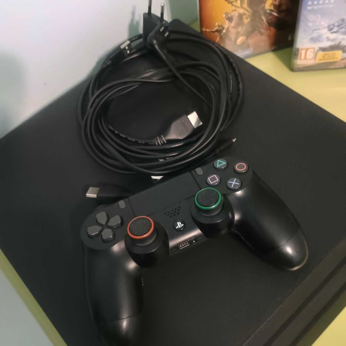 Playstation 4 Pro + 2 игри подарък