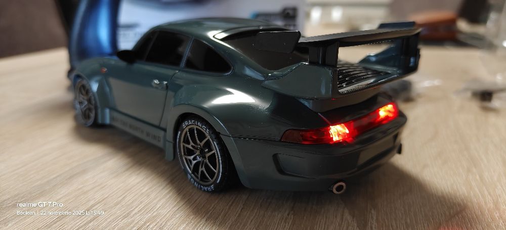 Mașină racing 4×4 cu telecomandă și acumulator, leduri, roti de schimb