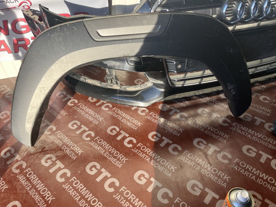 Лайсна/вежда Toyota Hilux 2023г