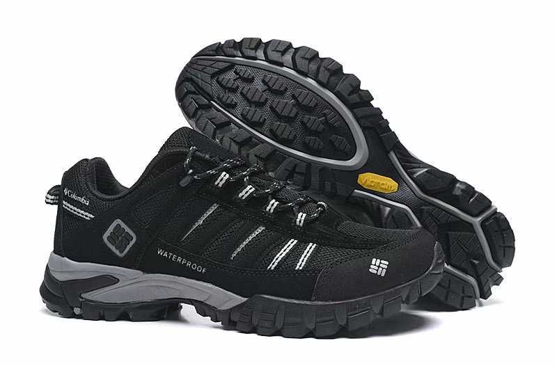 Columbia (USA) кроссовки с дашащей мембраной и подошвой от Vibram.