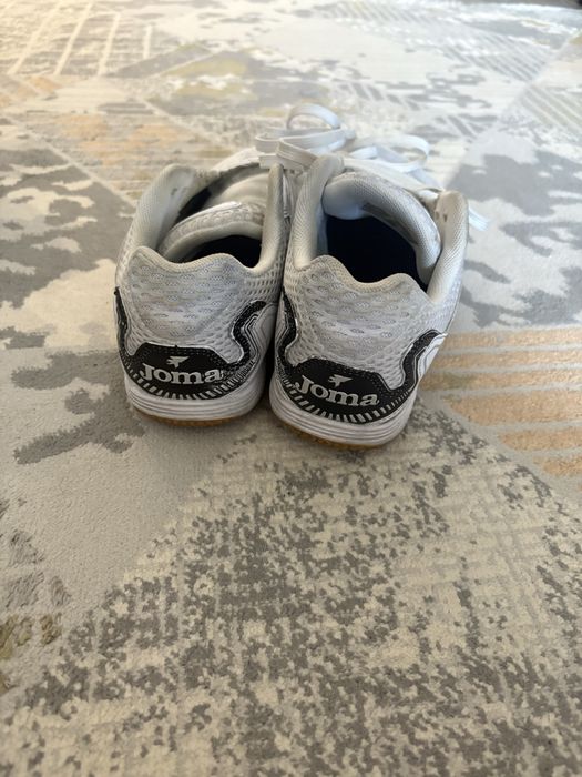 Продам футзалки joma