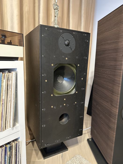 vand o pereche de boxe Spendor SA3 (de studio)