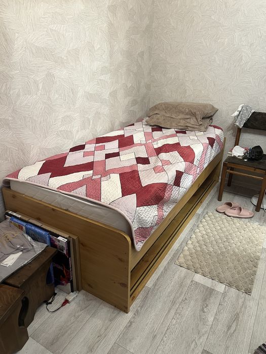 Продам кровать с матрасом