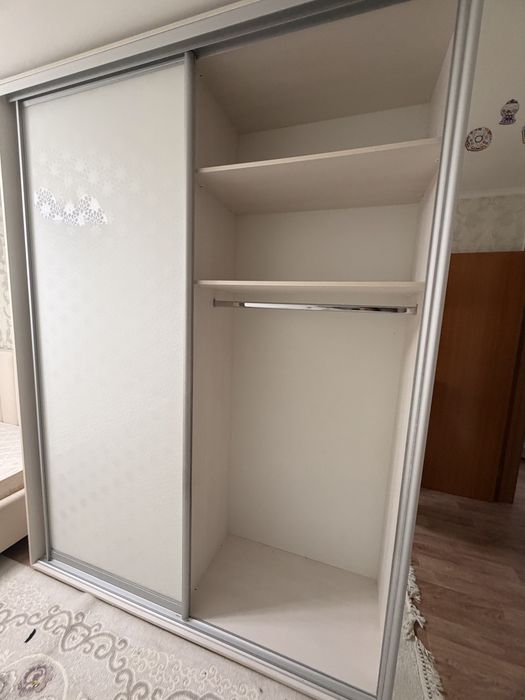 Продам большой шкаф