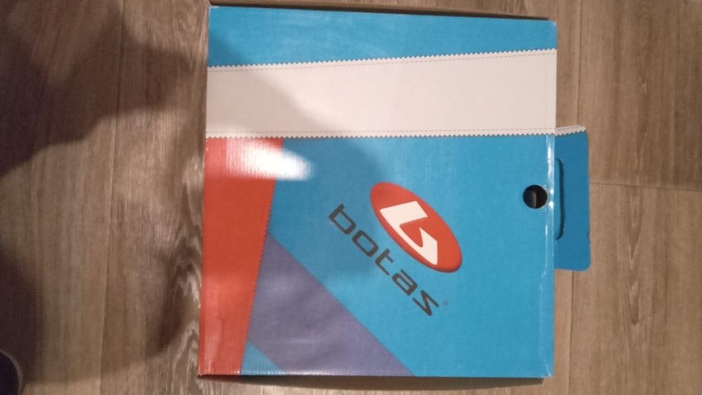 Коньки фигурные новые.42 размер.