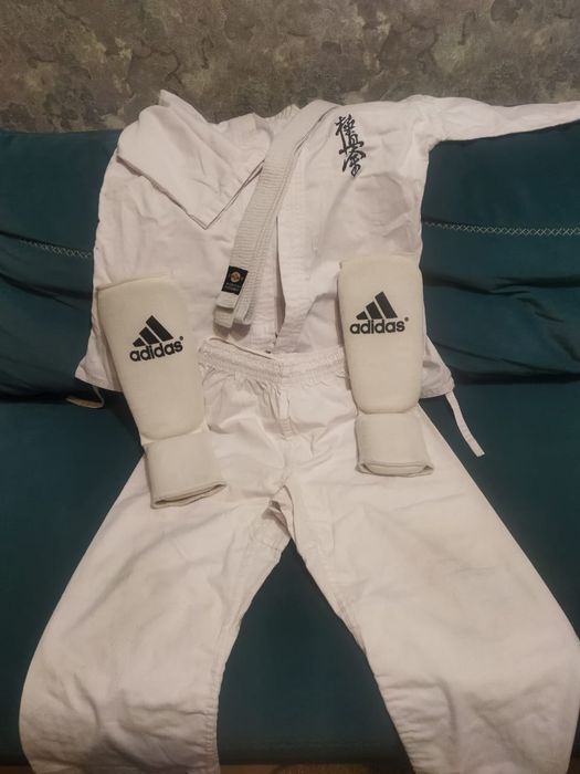 Продам кимоно детскок