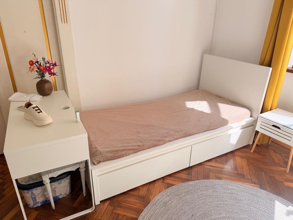 Doua paturi MALM IKEA cu saltea si sertare