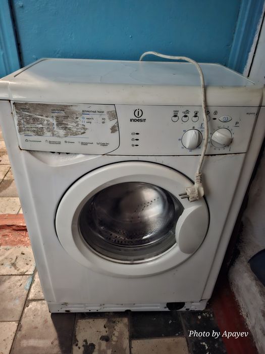 Продам стиральную машину Индезит