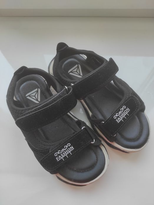 Сандалии для мальчика 30р срочно!