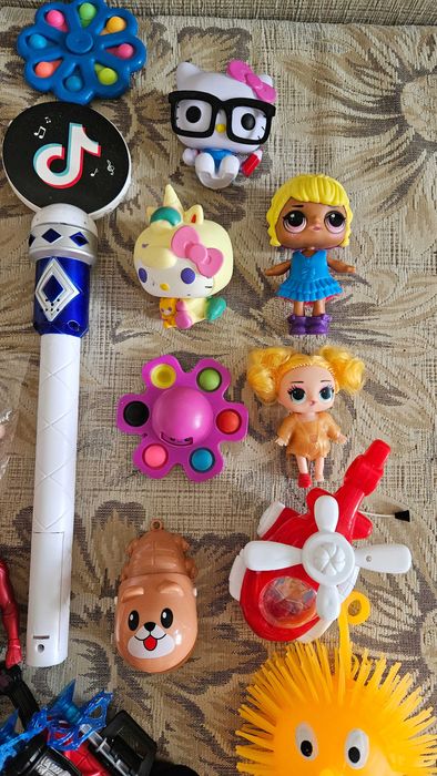 Пакет игрушек (много разных)