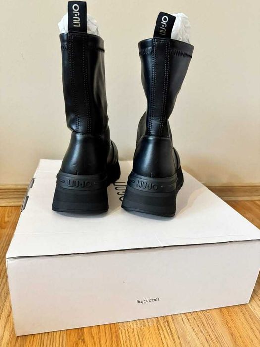 Нови, оригинални дамски боти LIU JO AMAZING 22