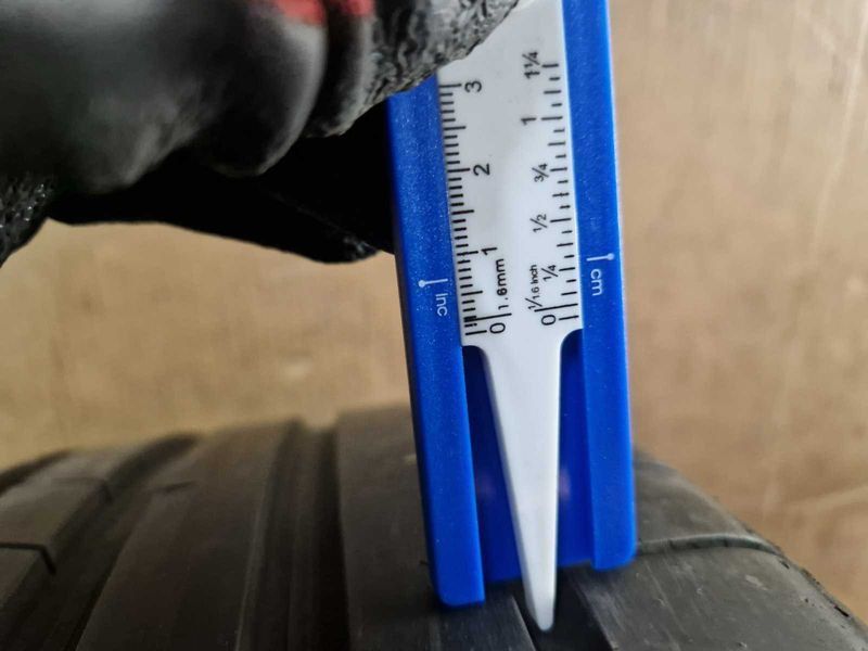 2 Dunlop R17 225/45
летни гуми
DOT0718