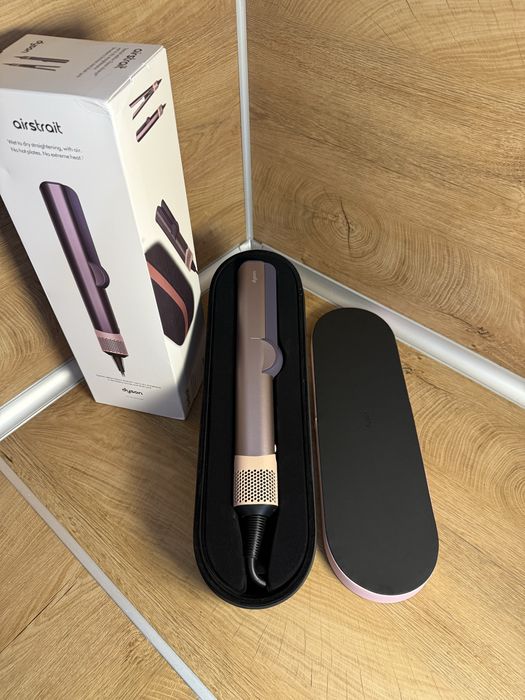 Dyson Airstrait Преса