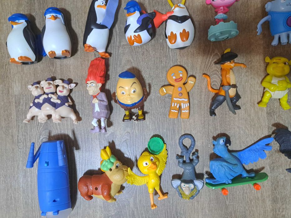 Lot 90 figurine (majoritatea Happy Meal Mc Donalds, anii 2000)