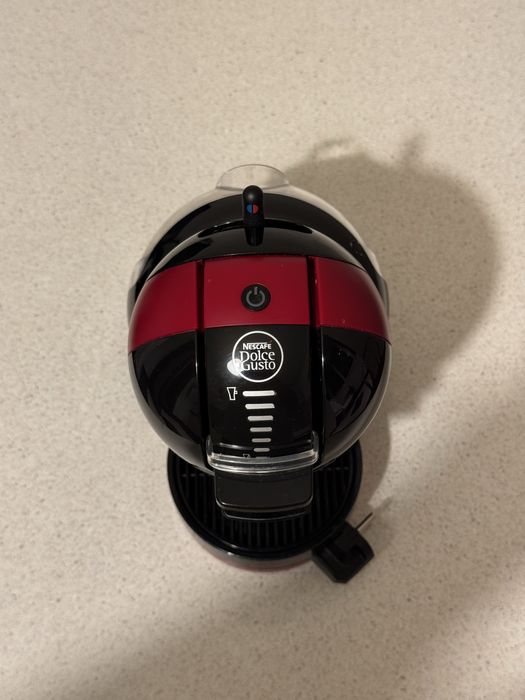 Espressor capsule Dolce Gusto Rosu