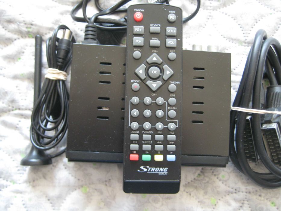 Продавам цифров декодер STRONG SRT 8112