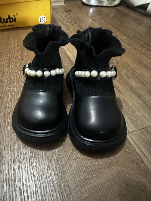 Продам детскую обувь