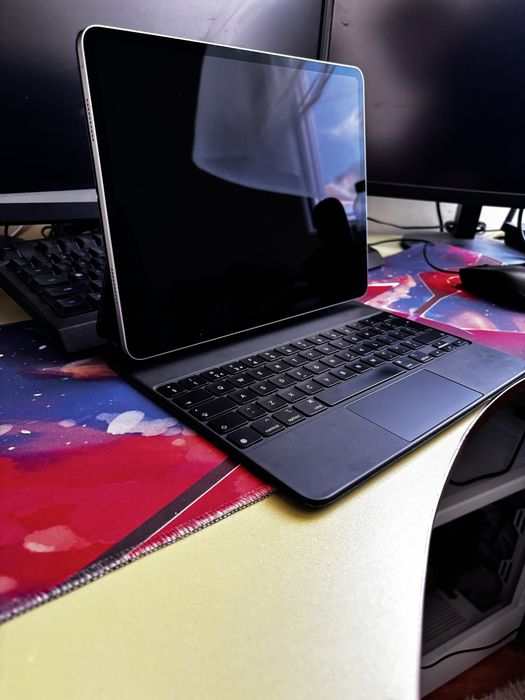 IPad Pro 12.9 6gen + magic keyboard - за части