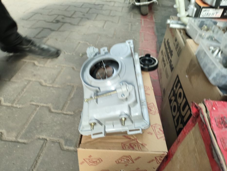 Митсубиси Спец вагон фара