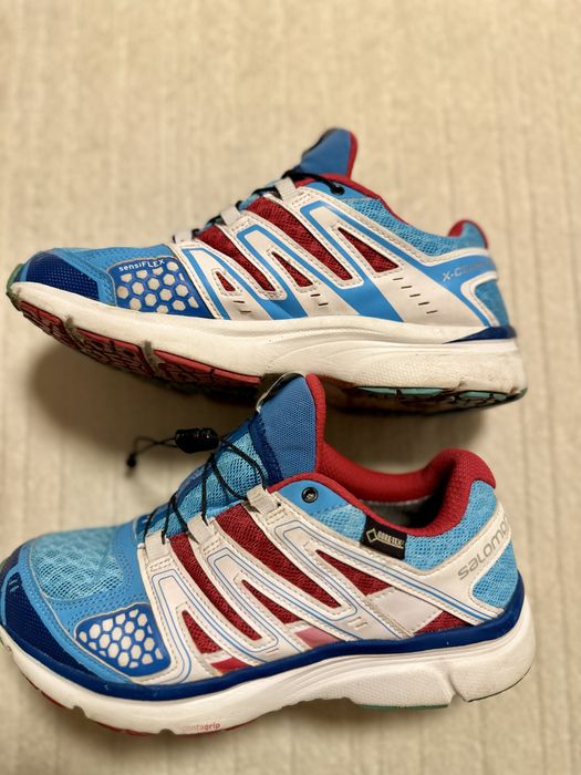 Adidasi Salomon cu GoreTex