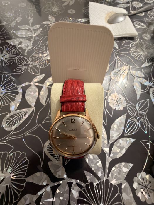 Ceas TITAN 18K placat – elegant, subțire, stare foarte bună