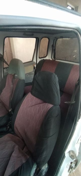 Tico yili 2001 rangi oq 5 li sqors mashin benzinda duribdi