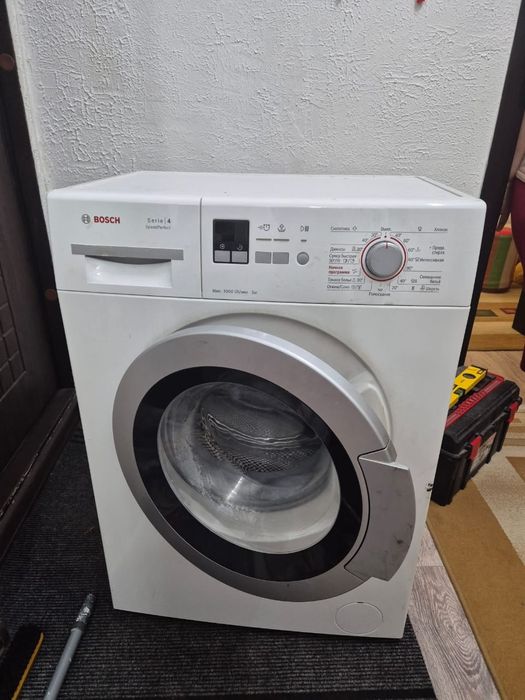 Продам стиральную машину Bosch.