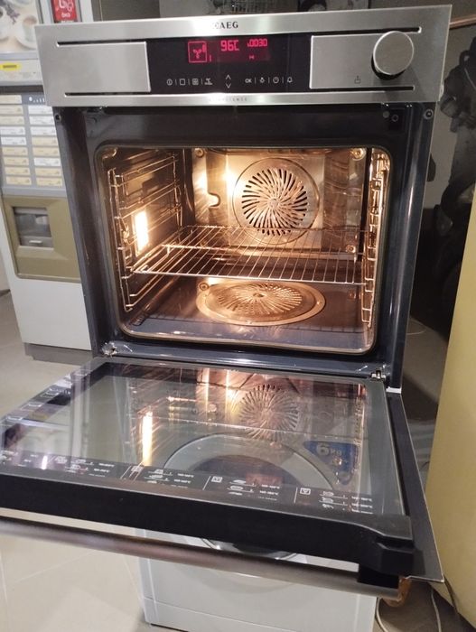 Мултифункционална фурна AEG Competence Конвектомат Steam