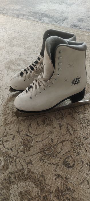 Продам коньки в отличном состояние