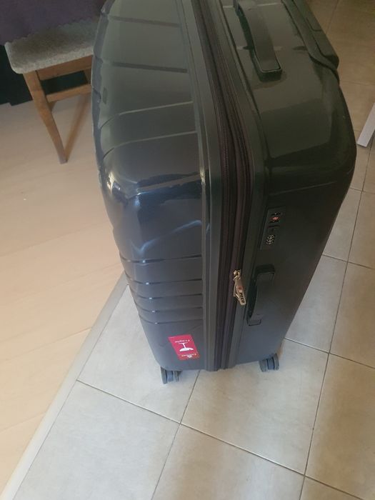 Нов голям Куфар с два ципа