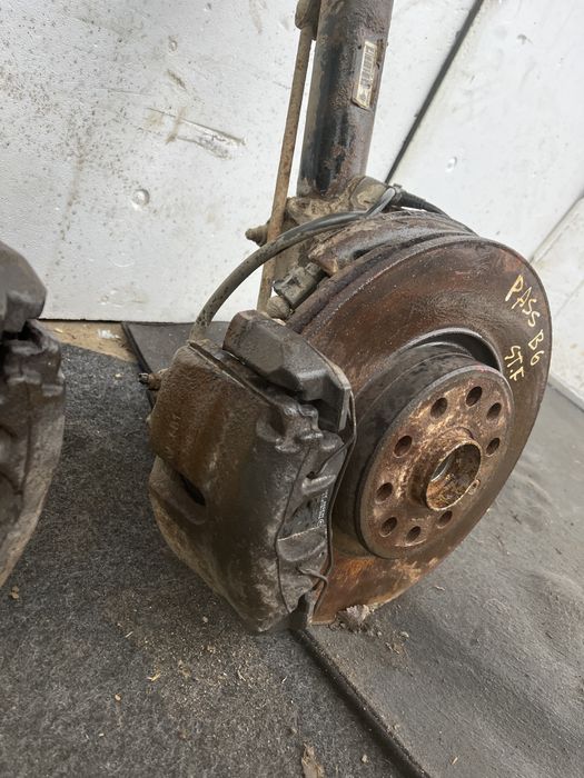 Fuzeta fata stanga dreapta VW Passat B6 2005-2010 etrier disc telescop