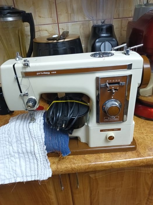 Mașini de cusut electrice