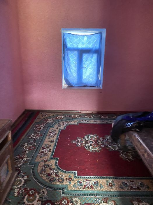 Uy sotiladi! Kotta yeri bilan Jizzax viloyatida.