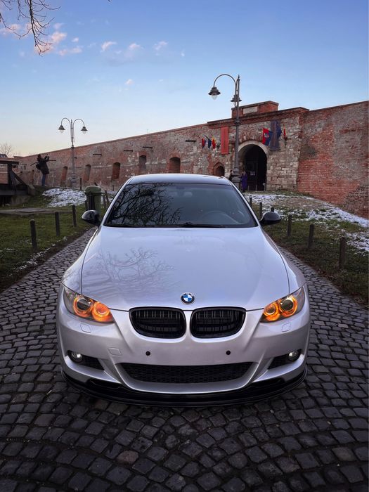 Bmw E92 325i.